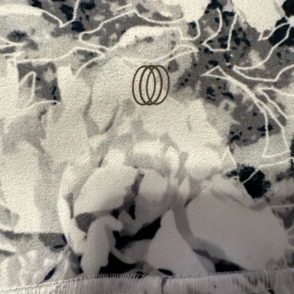 Balance Collection Floral
Leggings Size Medium - Picture 4 of 4